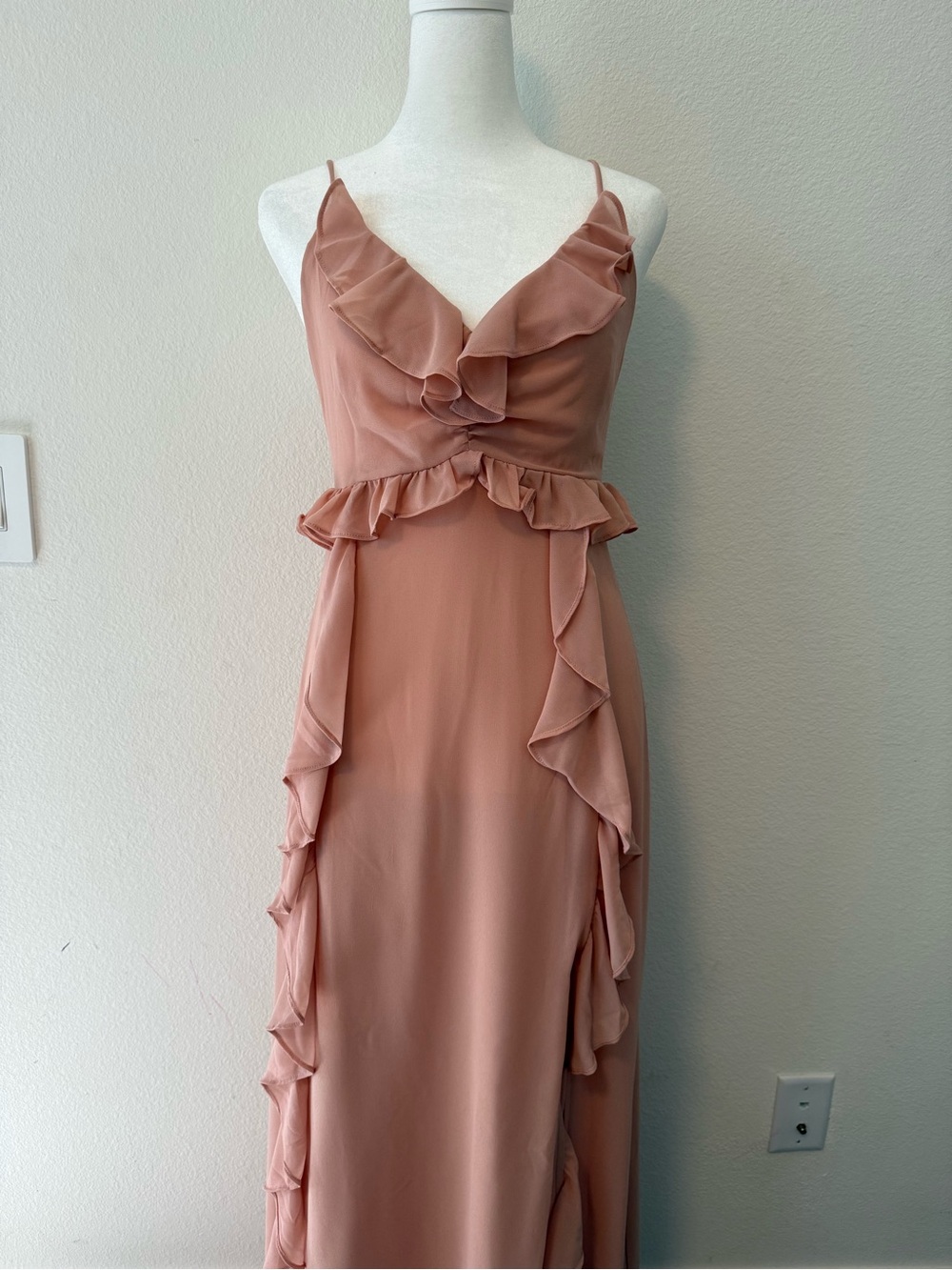 ASTR The Label Adoria Ruffle Side Slit Maxi Dress Nude Peach Size S - Picture 2 of 9